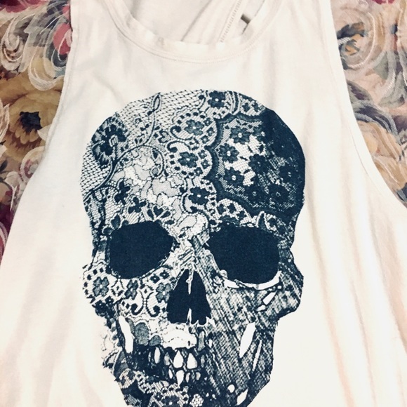“Graphic” Tank Tee Skull - Picture 8 of 9